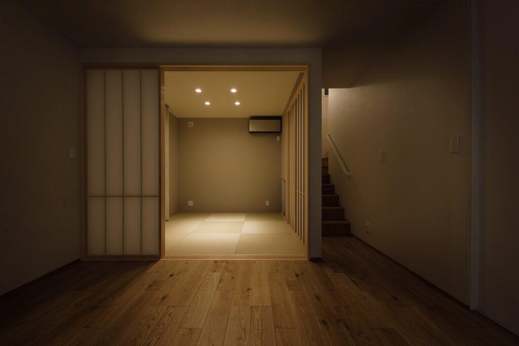 夜の光が美しい和室