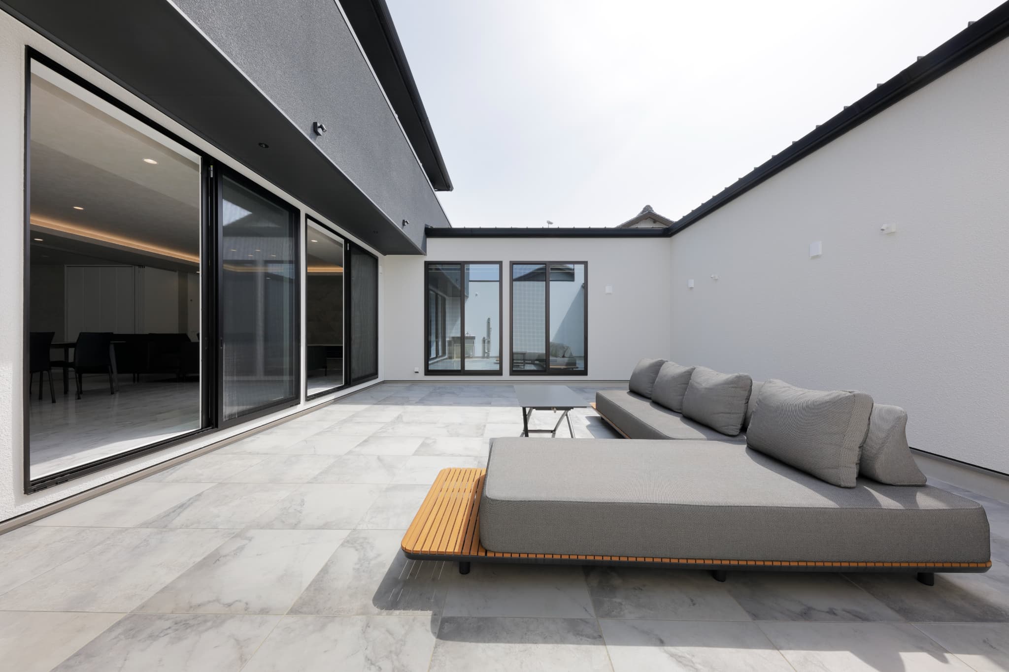 リビングにつながる中庭