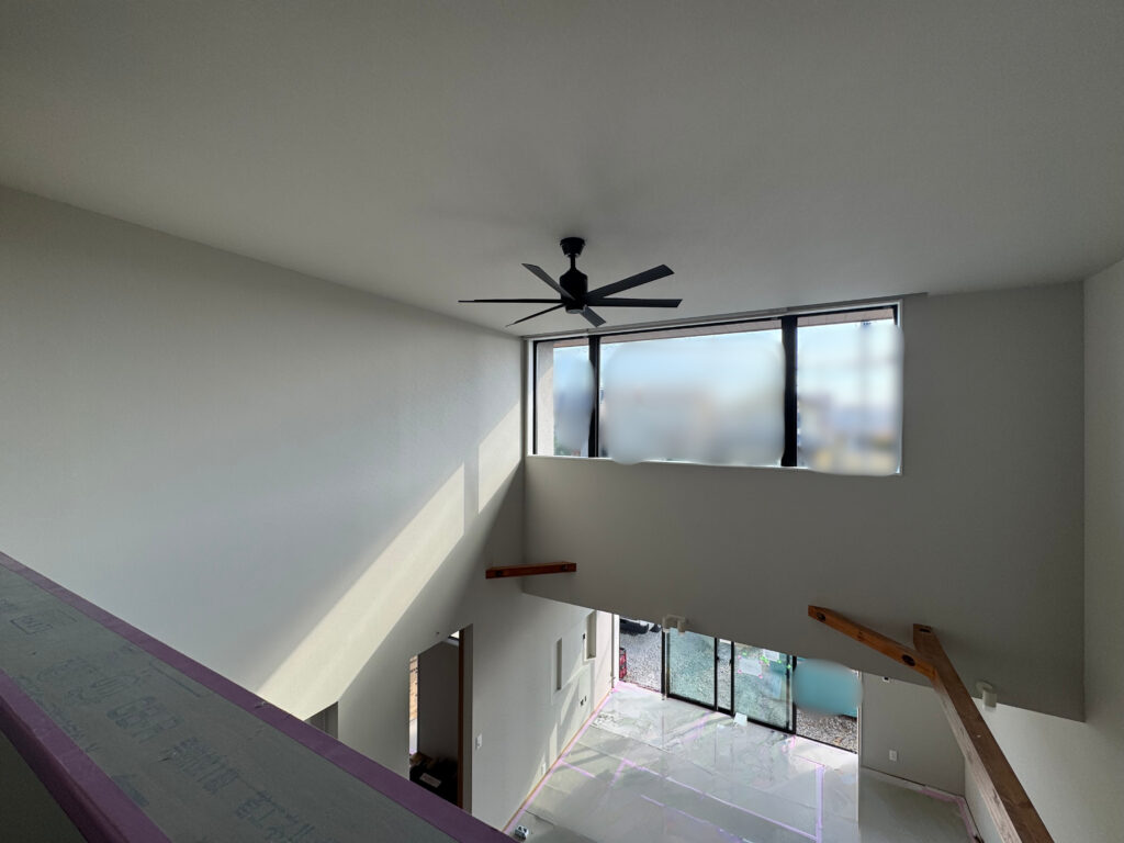 吹き抜けのリビング