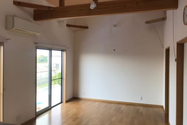 リフォーム前の何もないリビング