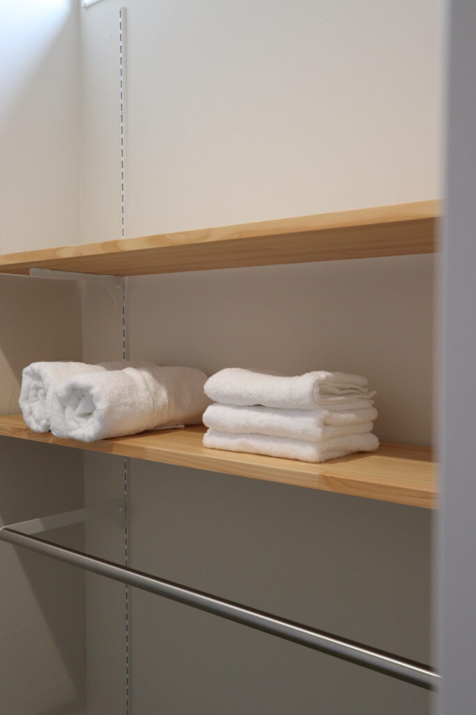 ヒノキでつくった造作棚