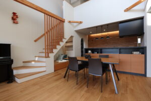 北欧モダンをベースにした甘すぎない配色のリビング