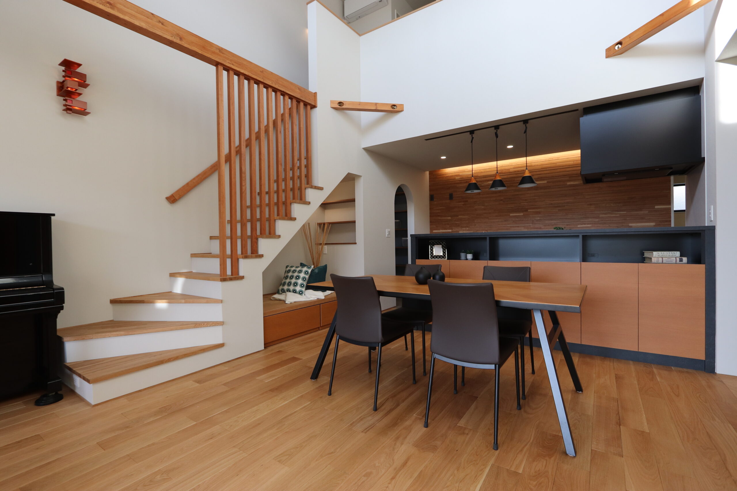 北欧モダンをベースにした甘すぎない配色のリビング