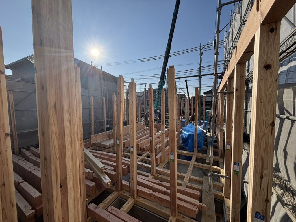 柱が建っていく様子