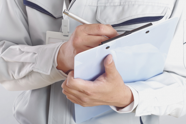 検査をする手元