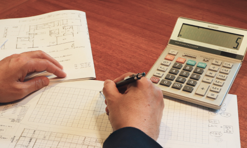 許容力度計算をする手元