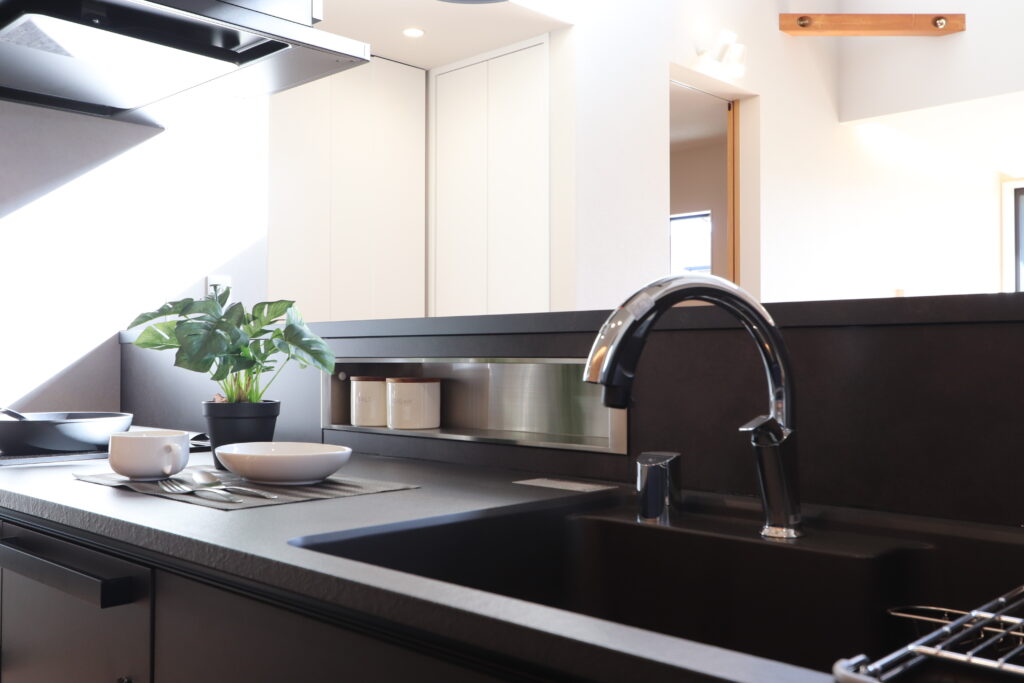 使いやすい高さに調整されたキッチンカウンター