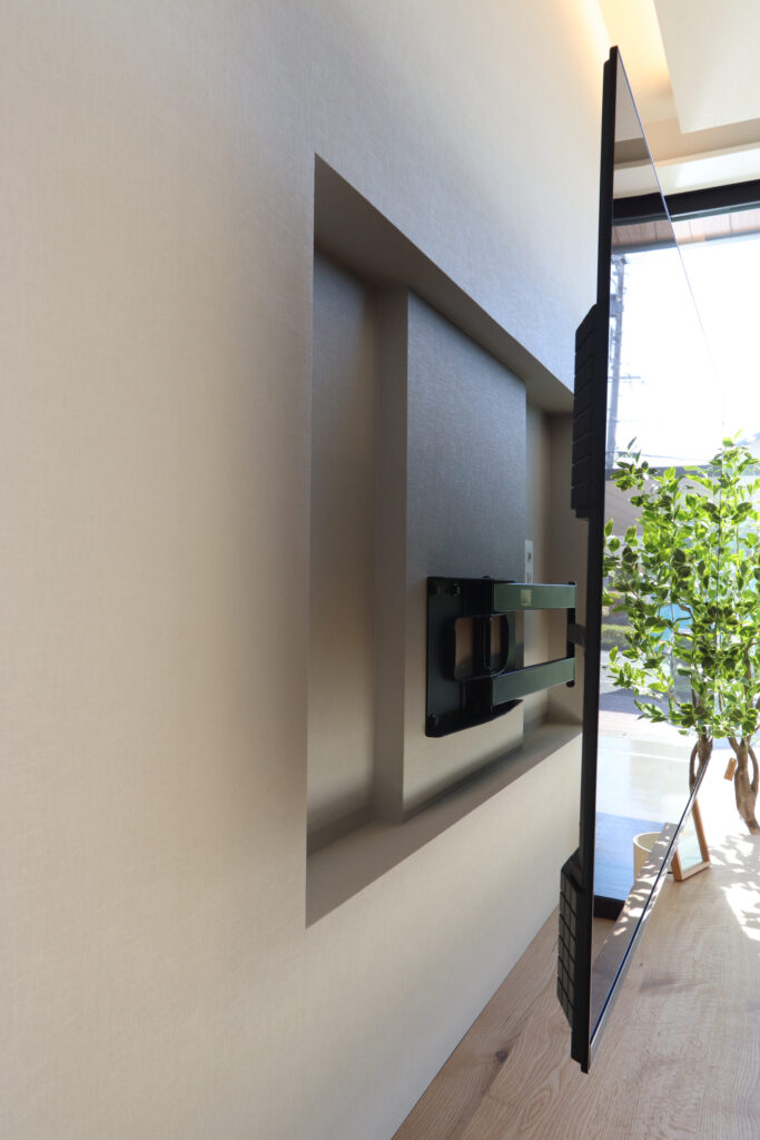 配線を隠せるテレビ裏のニッチ