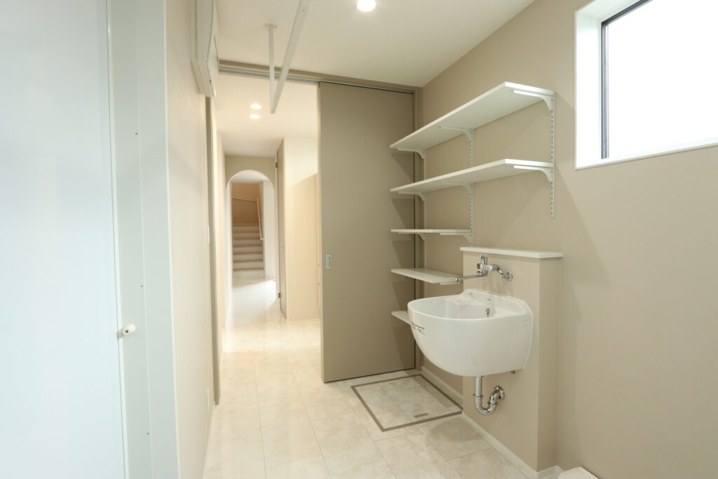 ランドリールームに設置されたスロップシンク