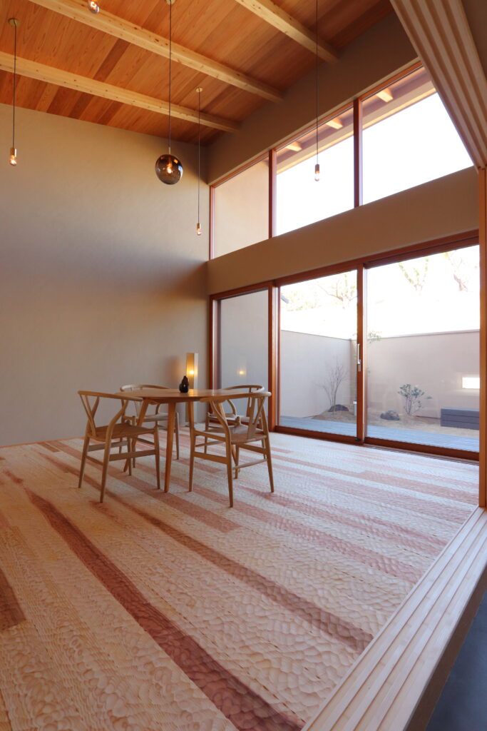 大きな窓があるリビング