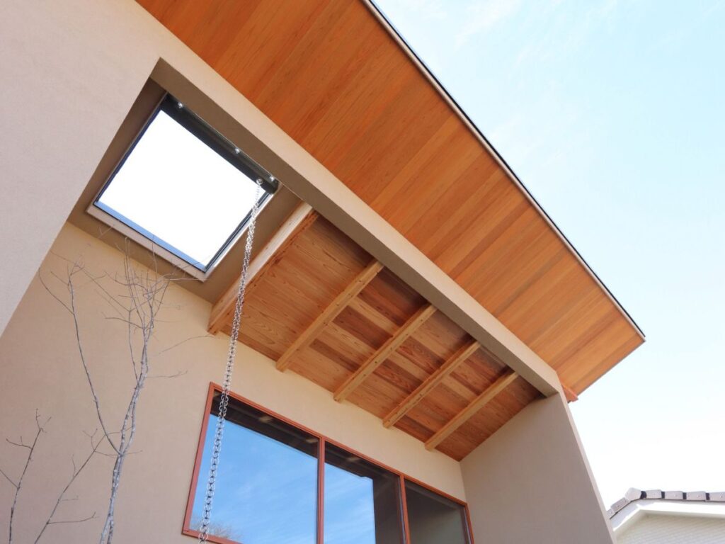 軒が広く出た家