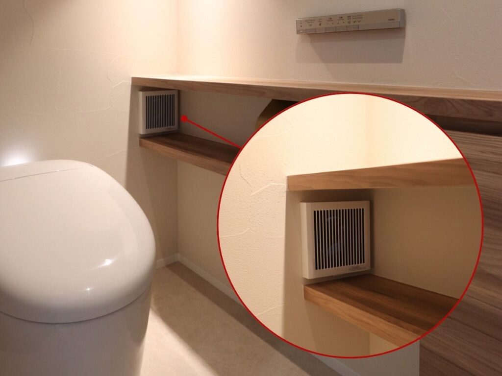 目立たない位置に設置された換気口