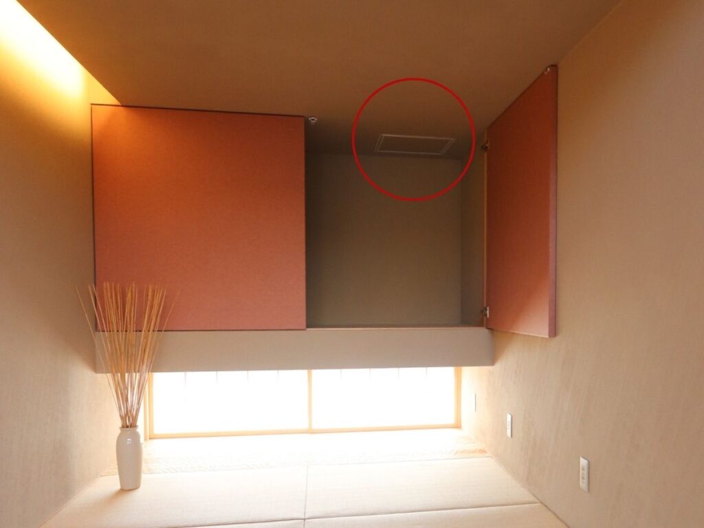 和室の収納に隠された天井点検口