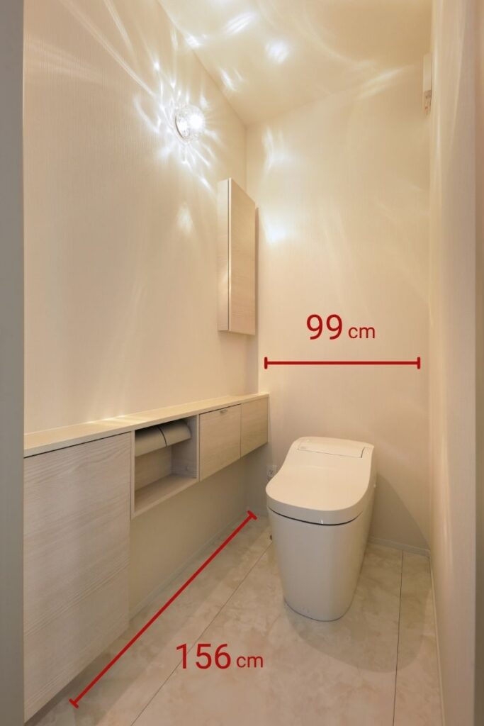 ベージュトイレの寸法（幅99cm、奥行156cm）