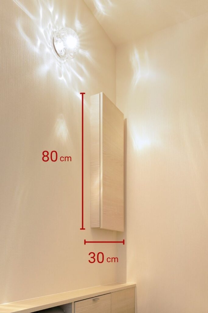 壁に取り付けられたトイレ収納