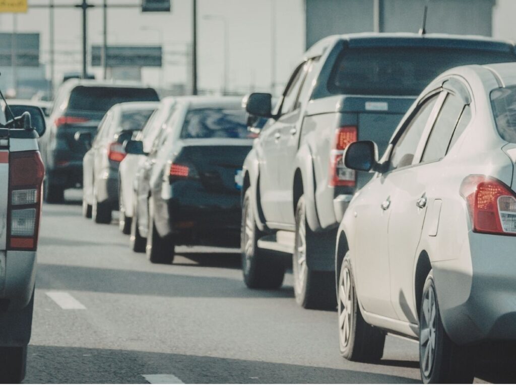 大通り沿いの土地は本当にやめた方がいい?戸建てを建てる前に知っておきたいメリットと対策