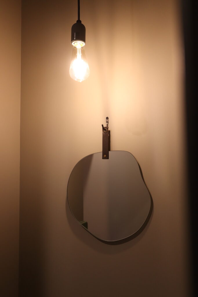 エジソン電球の洗面