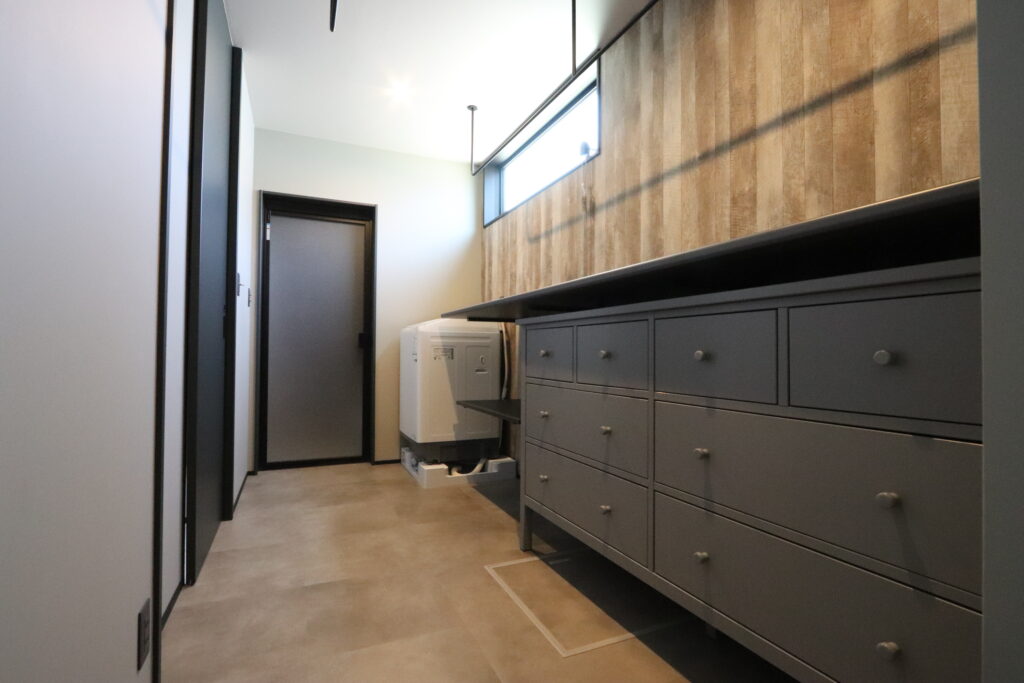 「洗う」「干す」「しまう」が完結できるランドリールーム